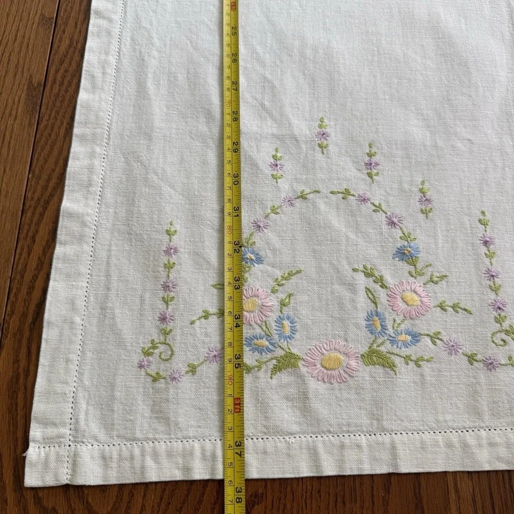 Vtg Embroidered Crochet Dresser Scarf Table Runner Rectangle Flower 38